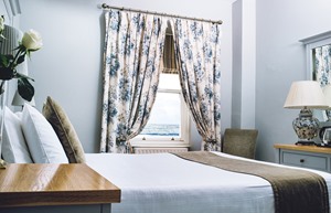 causeway hotel double bedroom