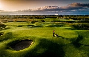 4th Green Greenkeeper Hard at Work
