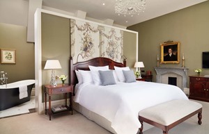 stateroom king bedroom 5 full 1920x1281
