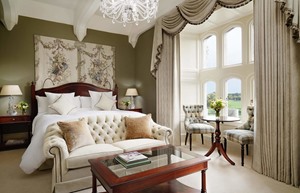 delux king bedroom 1 full 1920x1283