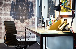 mal edinburgh desk