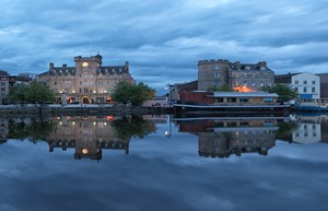 mal edinburgh exterior river
