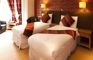 BEDROOMS 5