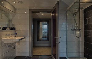 mal dundee bathroom shower