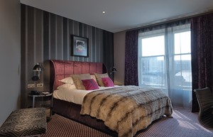 mal dundee double bedroom