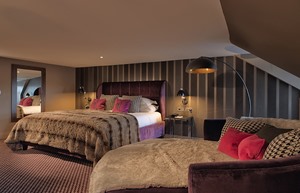 mal dundee bedroom