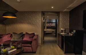 mal dundee suite lounge