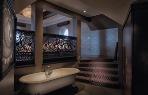mal dundee bathtub suite