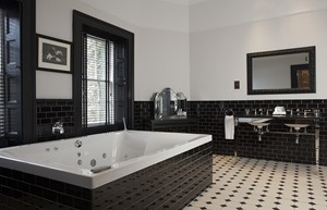 meldrum laird suite bathroom 1
