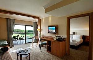 Resized 04 Suite Room